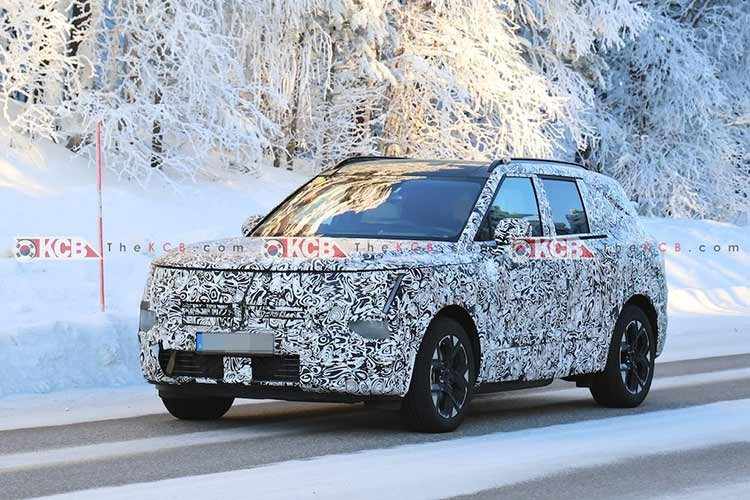 Hyundai Tucson 2027 thế hệ tiếp theo, được biết đến với tên gọi nội bộ là NX5 cuối cùng đã bị bắt gặp với các phiên bản được loại bỏ ngụy trang vải bạt cồng kềnh để thay bằng lớp decal mỏng hơn, xác nhận các yếu tố thiết kế chính.