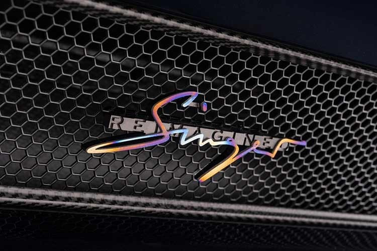 Thân xe được làm bằng carbon siêu nhẹ, lấy cảm hứng từ mẫu đua bền bỉ hiếm 934.5 cuối thập niên 1970, được tối ưu động lực học bởi các phân tích CFD cho khí động học và hệ thống làm mát. Vật liệu carbon giúp chiếc 911 cổ điển giảm trọng lượng, tăng độ cứng, nâng cao các phản hồi của hệ động lực theo kỳ vọng của khách hàng.