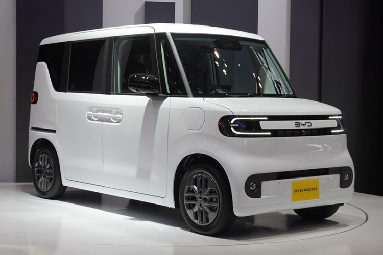 BYD Racco dự kiến sẽ gia nhập thị trường Nhật Bản vào mùa hè hoặc mùa thu năm 2026. Trong năm ngoái, đã có 1.667.360 chiếc xe kei car được bán ra tại xứ sở mặt trời, trong đó Honda N-Box là mẫu xe bán chạy nhất.