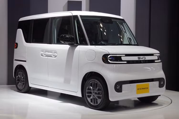 BYD Racco dự kiến sẽ gia nhập thị trường Nhật Bản vào mùa hè hoặc mùa thu năm 2026. Trong năm ngoái, đã có 1.667.360 chiếc xe kei car được bán ra tại xứ sở mặt trời, trong đó Honda N-Box là mẫu xe bán chạy nhất.