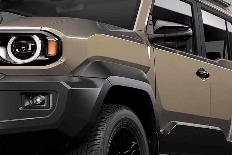 Theo một thông tin mới từ tạp chí Best Car của Nhật Bản, ứng viên tiếp theo trong danh sách động cơ của Toyota Land Cruiser FJ nhiều khả năng sẽ là máy dầu 4 xi-lanh, tăng áp, dung tích 2.8L quen thuộc. Động cơ này đang được sử dụng trên Toyota Land Cruiser Prado 250 và Hilux, cho công suất tối đa 201 mã lực cùng mô-men xoắn cực đại lên tới 500 Nm, gần như gấp đôi bản máy xăng, đồng thời cũng vượt trội rõ rệt về sức kéo tổng thể.