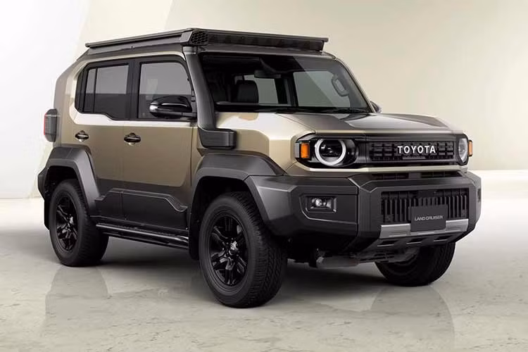 Cái tên Land Cruiser từ lâu đã mang một sức nặng riêng, và giờ đây thành viên nhỏ nhất, mới nhất của dòng xe này đang bước ra ánh đèn sân khấu. Toyota Land Cruiser FJ 2026 đã bắt đầu lăn bánh khỏi dây chuyền sản xuất tại nhà máy ở Thái Lan với những xe đầu tiên dự kiến được giao tới tay khách hàng vào cuối năm nay.