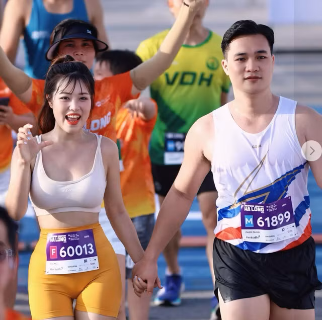 Tuy nhiên, không phải ai cũng đánh giá cao phong cách của cô. Nhiều người cho rằng cô chỉ đang "làm màu", chạy bộ chỉ để chụp ảnh và không thực sự yêu thích thể thao.