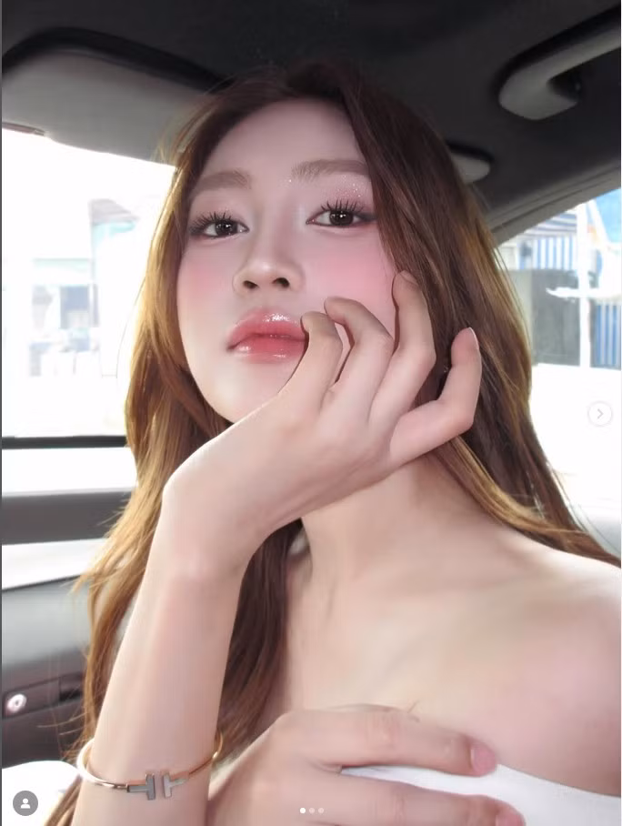 Thời gian gần đây, Ninh Dương Lan Ngọc liên tục xuất hiện với phong độ cùng hình ảnh ổn định. Các bộ ảnh cô đăng tải đều nhận được lượng tương tác lớn trên mạng xã hội.