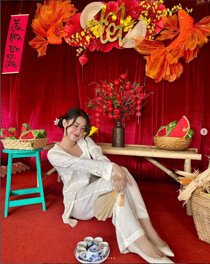 Tên tuổi Ngọc Thảo gắn liền với nhóm hài “Thích ăn phở” – nơi cô được khán giả ưu ái gọi bằng biệt danh Phở Ngọc Thảo, từng tạo nên cơn sốt trên YouTube một thời.