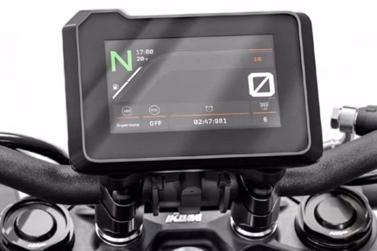 Tuy nhiên, KTM vẫn chưa công bố trọng lượng khô chính thức của xe. Mặc dù vậy, do được bổ sung thêm dàn quây gió và các tấm ốp thân xe, dự kiến ​​trọng lượng của RC 160 sẽ nặng hơn một chút so với 160 Duke, vốn có trọng lượng khô là 147kg.