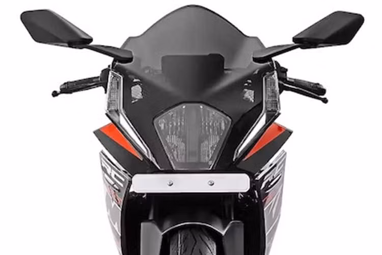 Mặc dù mẫu mẫu xe KTM 160 Duke bản naked-bike gần đây đã được trang bị màn hình TFT, nhưng KTM vẫn chưa xác nhận liệu RC 160 có được nâng cấp tương tự trong thời gian tới hay không.