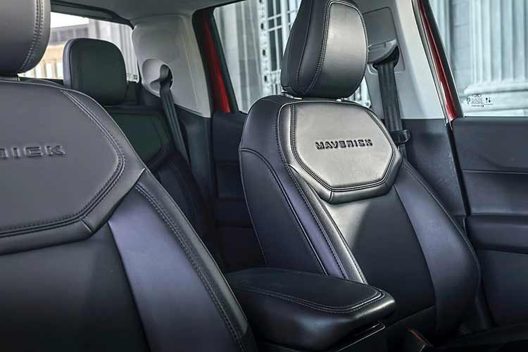 Giá khởi điểm của Ridgeline là 40.795 đô la, chưa bao gồm phí vận chuyển và các loại thuế khác, đưa nó lên vị trí cao nhất trong phân khúc xe cỡ trung về giá cả. Nhưng bù lại, bạn sẽ nhận được những trang bị tiêu chuẩn xứng đáng với mức giá bán lẻ đề xuất của nhà sản xuất hơi cao, bắt đầu từ cửa hậu hai chức năng và hệ dẫn động bốn bánh i-VTM4.