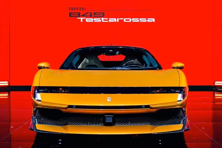 Dự kiến, ban đầu chỉ có khoảng 4 suất đặt mua xe Ferrari 849 Testarossa cho khách hàng Việt Nam với mức giá khởi điểm dự kiến 35 tỷ đồng. Nếu đặt xe ở thời điểm này, người mua sẽ nhận được xe vào khoảng cuối năm 2026.
