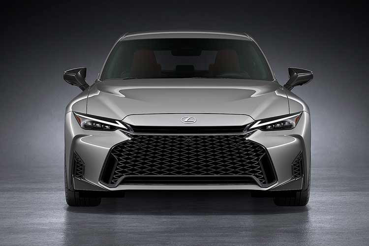 Phần còn lại của xe tương tự như bản thường. Trong số những thay đổi đáng chú ý hơn là hệ thống trợ lực lái điện được cải tiến nhằm mang lại phản hồi tốt hơn.