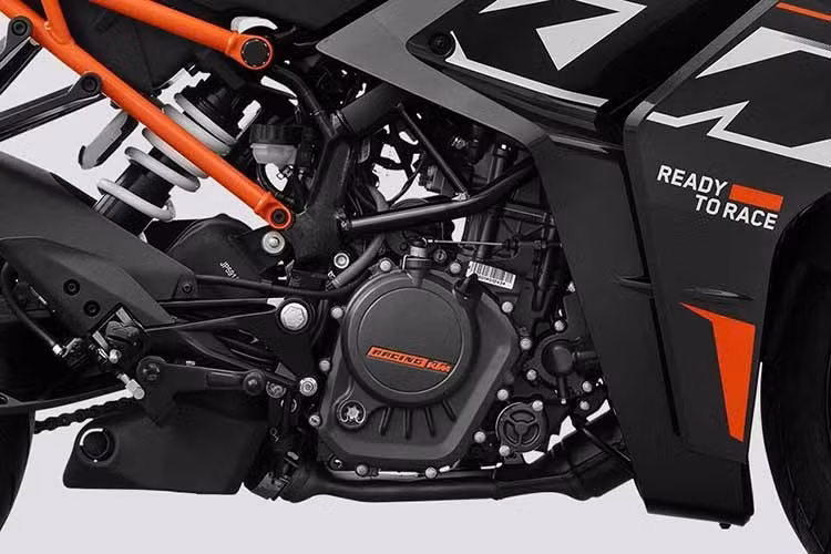 KTM RC 160 sử dụng cùng động cơ 164,2 cc, làm mát bằng chất lỏng như trên 160 Duke. Động cơ sản sinh công suất 19 mã lực tại 9.500 vòng/phút và mô-men xoắn 15,5Nm tại 7.500 vòng/phút.