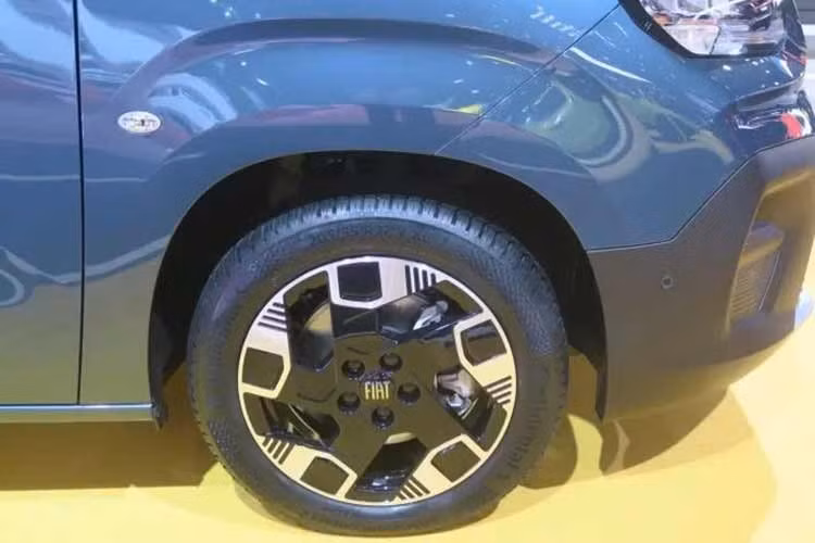 Hãng xe Fiat tự hào tuyên bố rằng phiên bản tiết kiệm nhiên liệu nhất của chiếc xe MPV Qubo L 2026 thế hệ hoàn toàn mới này sẽ có phạm vi hoạt động lên đến 900 km chỉ với một bình xăng đầy.