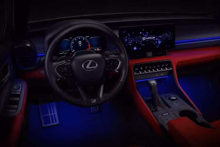 Gói an toàn Lexus Safety System+ trên IS 2026 cũng được nâng cấp lên phiên bản 3.0 thay cho bản 2.5 với nhiều tính năng hỗ trợ lái chủ động hơn.