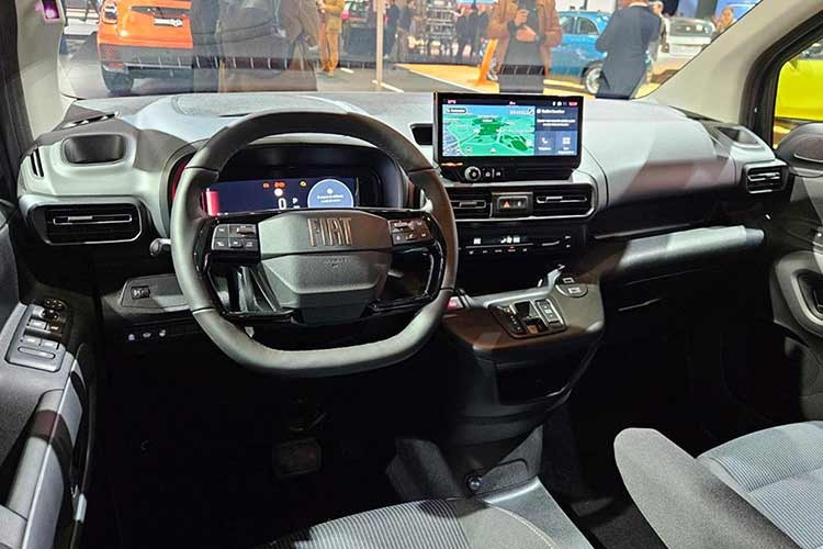 Mẫu Qubo L mới sẽ có 2 kích cỡ. Sẽ có phiên bản tiêu chuẩn 5 chỗ ngồi và phiên bản dài hơn có khả năng chở 7 người. Phiên bản này dài hơn 350 mm, sẽ có hàng ghế thứ hai điều chỉnh riêng biệt và hàng ghế thứ ba có thể tháo rời.