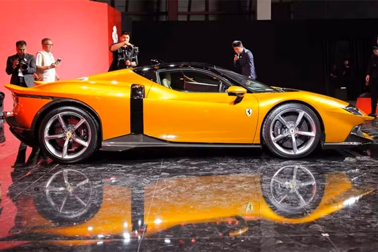 Hiện chưa rõ đã có đại gia Việt nào đặt mua dòng siêu xe Ferrari 849 Testarossa hay chưa, nhưng việc có 1 xe nhăm nhe về nước để giới thiệu cũng sẽ giúp những khách hàng tò mò dòng xe này, có xe trưng bày để chiêm ngưỡng.