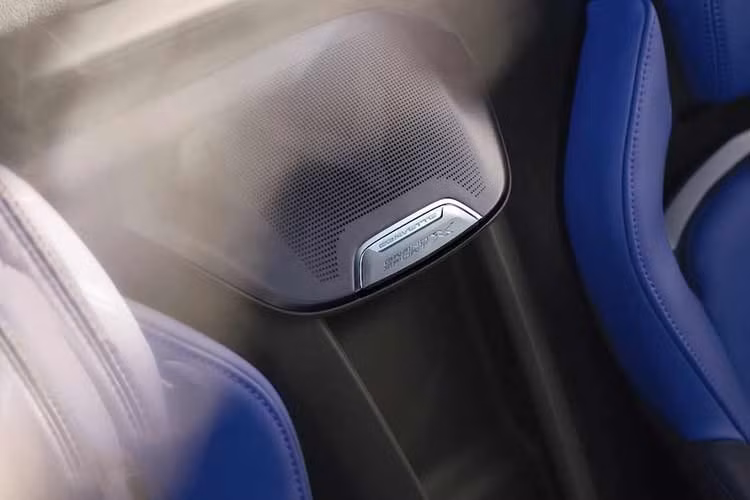 Giống như E-Ray và ZR1X trước đó, phiên bản này có một động cơ điện dẫn động bánh trước. Động cơ phía trước này sản sinh công suất 186 mã lực và mô-men xoắn 197Nm, hoạt động cùng với một bộ pin lithium-ion nhỏ gọn được gắn bên trong khung gầm.