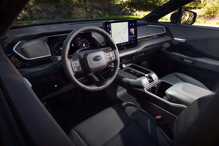 Theo công bố, xe có khả năng tăng tốc từ 0-96 km/h trong chưa đầy 5 giây, một hiệu suất tương đương với nhiều mẫu sedan thể thao hiện nay. Dù sở hữu sức mạnh ấn tượng, xe vẫn đảm bảo khả năng chuyên chở từ 6 đến 7 hành khách cùng khối lượng hành lý lớn.