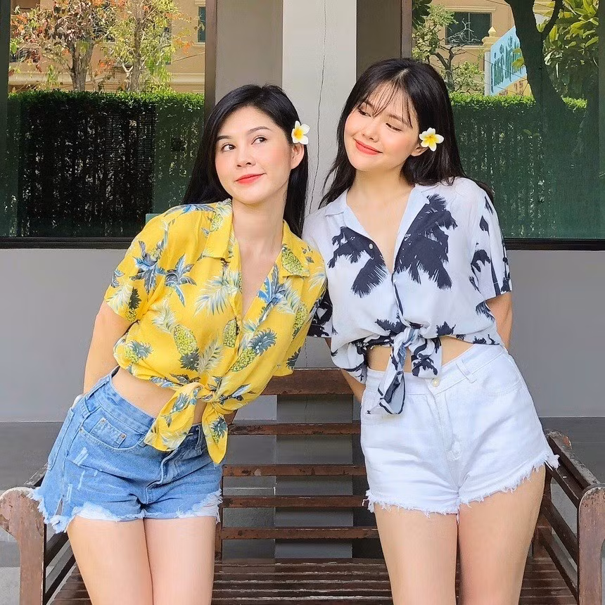 Phong cách thời trang của Phanh Lee (trái) hướng đến sự tối giản nhưng tinh tế, tôn trọn thần thái của một phụ nữ trưởng thành.