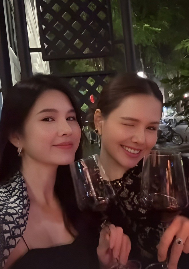 Tình bạn bền chặt kéo dài nhiều năm cũng góp phần tạo nên hình ảnh đẹp của cả 2 trong mắt công chúng.