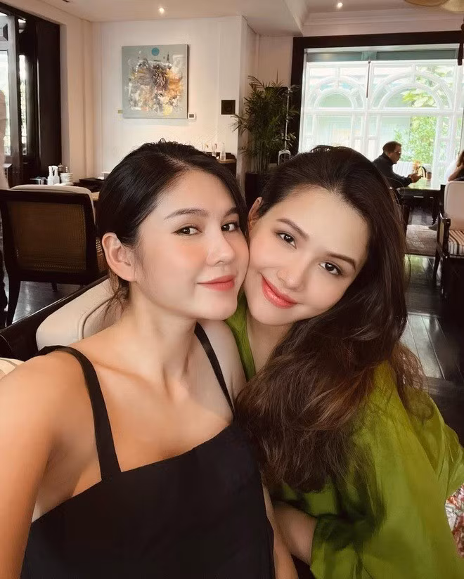 Phanh Lee và Thu Hoài được chú ý khi xuất hiện trong một số phim truyền hình phát trên sóng VTV như Yêu thì ghét thôi, Ghét thì yêu thôi...