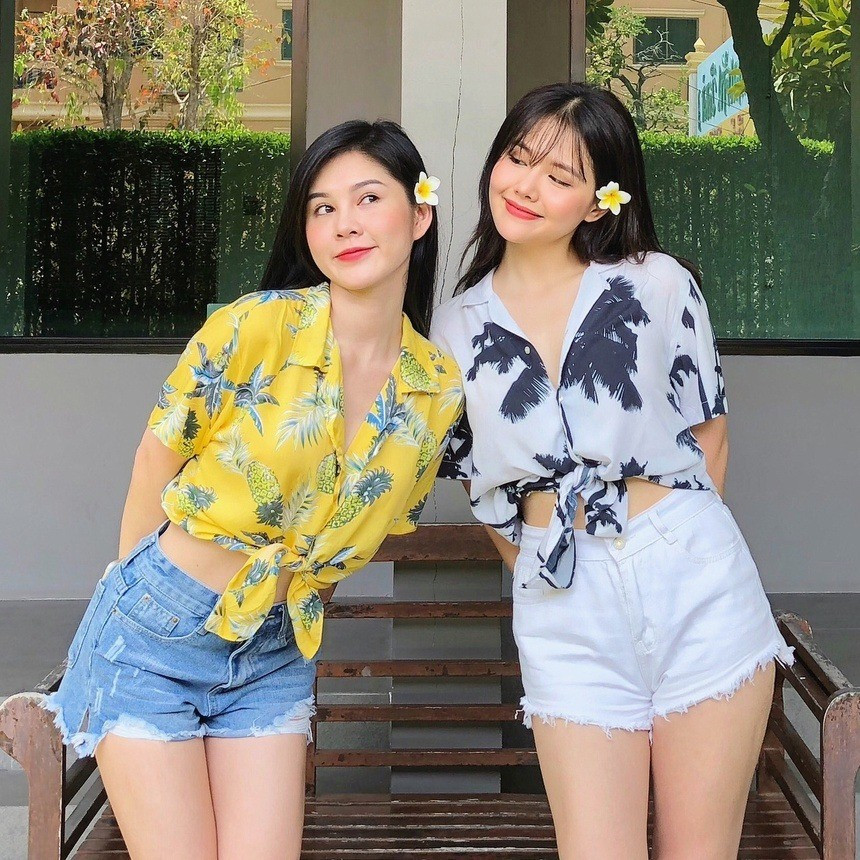 Phong cách thời trang của Phanh Lee (trái) hướng đến sự tối giản nhưng tinh tế, tôn trọn thần thái của một phụ nữ trưởng thành.