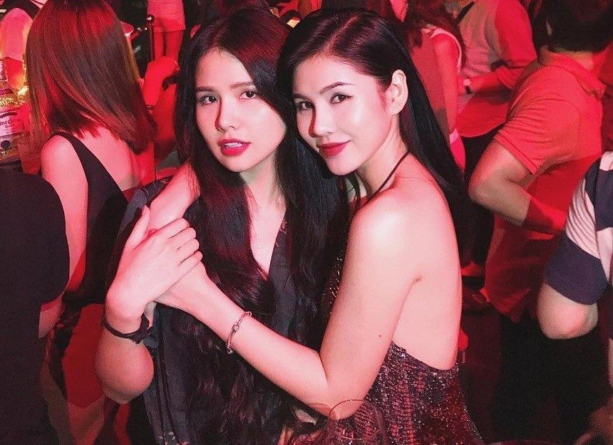 Trong khi đó, Vũ Thu Hoài (phải) lại mang đến cảm giác quyến rũ và hiện đại. Sở hữu đường nét sắc sảo, vóc dáng cân đối cùng gu ăn mặc thời thượng, cô dễ dàng thu hút ánh nhìn trong mọi khung hình.