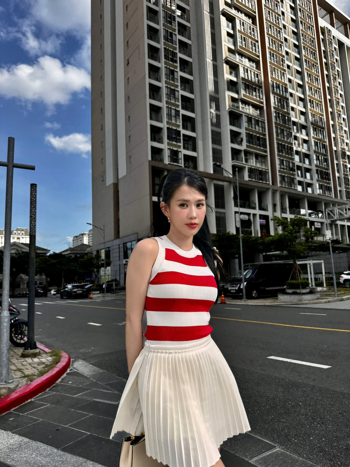 Ngọc Thảo hài hước chia sẻ rằng bản thân có tính cách trẻ trung như gương mặt nên mong mọi người “đừng bắt đi lấy chồng”, câu trả lời nhanh chóng nhận được sự đồng cảm và ủng hộ từ đông đảo cư dân mạng.