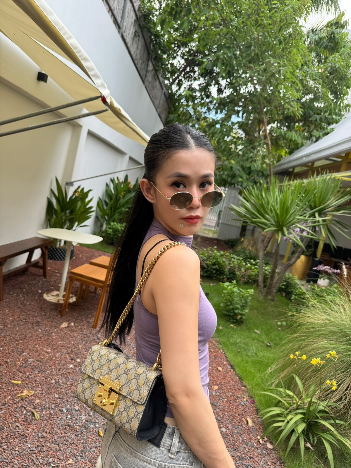 Không chỉ gây chú ý bởi ngoại hình, đời sống tình cảm của Ngọc Thảo cũng từng là tâm điểm bàn luận. Cô từng có hai mối tình đình đám với rapper Andree và thiếu gia Tuấn Hải.