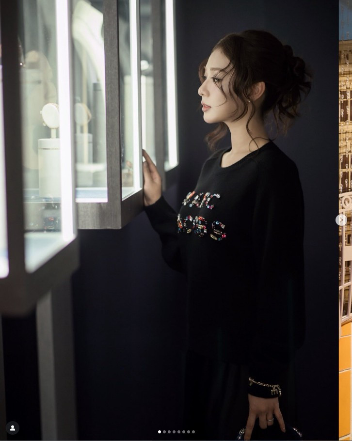 Bên cạnh đó, chế độ ăn uống khoa học, hạn chế tinh bột xấu, tăng cường rau xanh và protein cũng là “chìa khóa” giúp Trang Lou nhanh chóng lấy lại vóc dáng sau sinh.