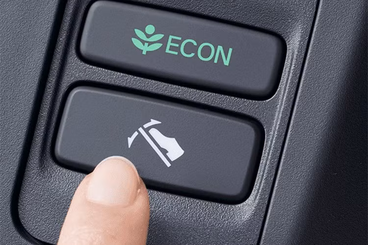 Cung cấp sức mạnh cho Honda N-ONE e: là hai tùy chọn động cơ. Thứ nhất là phiên bản e: G: được trang bị mô-tơ điện cho công suất 53 mã lực, dẫn động cầu trước, kết hợp bộ pin 29,6 kWh. Phạm vi hoạt động theo chuẩn WLTC là 245 km và theo chuẩn NEDC là 290 km.