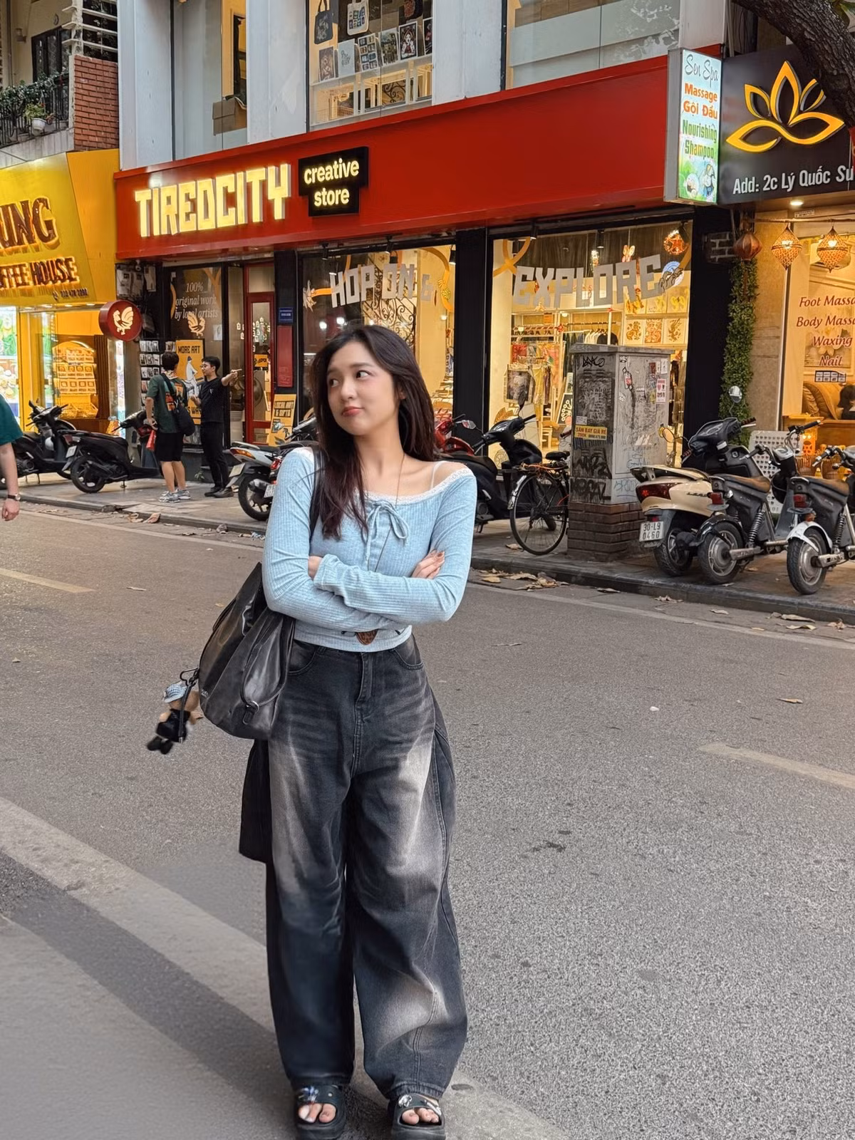 Bên cạnh sự nghiệp, cuộc sống cá nhân của Phương Thảo cũng nhận được nhiều sự quan tâm. Nữ MC đã kết hôn với một người làm việc trong ngành game – lĩnh vực gắn bó mật thiết với công việc của cô. Cả hai được nhận xét là cặp đôi đồng điệu, cùng nhau phát triển sự nghiệp và giữ cuộc sống riêng tư khá kín tiếng.