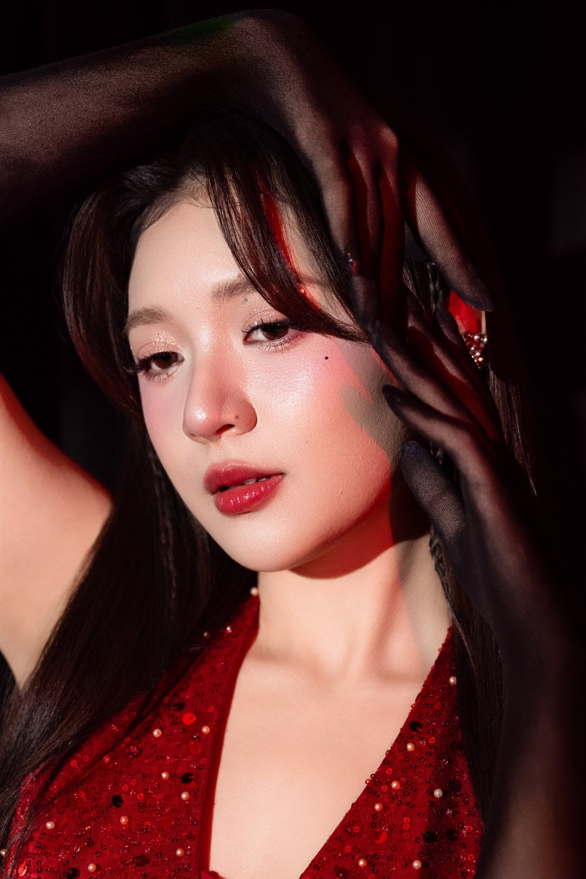 Sở hữu chiều cao khiêm tốn khoảng 1m50, nhưng bù lại, Phương Thảo có phong cách dẫn dắt lôi cuốn, giọng nói rõ ràng và khả năng xử lý tình huống linh hoạt. Nhờ đó, cô nàng nhanh chóng khẳng định được dấu ấn riêng trong môi trường truyền hình vốn nhiều cạnh tranh.