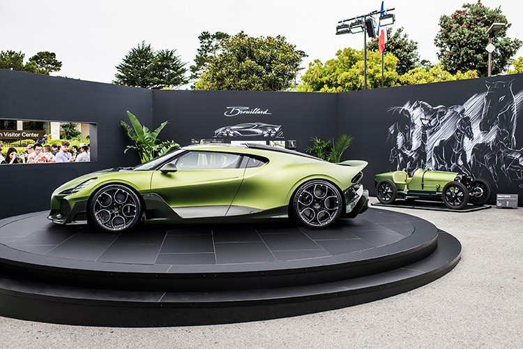 Chiếc xe được thiết kế riêng cho doanh nhân người Hà Lan Michel Perridon, ông là một nhà sưu tập sở hữu nhiều mẫu Bugatti từ cổ điển đến hiện đại. Tên gọi Brouillard (tiếng Pháp nghĩa là “Sương Mù”) gợi nhắc đến chú ngựa cưng của nhà sáng lập Ettore Bugatti, như một lời tri ân tinh tế dành cho niềm đam mê của ông.