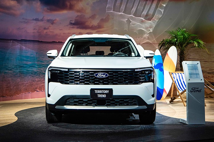 Ford Territory: 925 xe ﻿Tháng thứ hai liên tiếp doanh số Ford Territory sụt giảm. Theo đó chỉ có 925 xe đến tay khách hàng trong tháng 7/2025, giảm 184 xe so với tháng 6. Trong tháng 8/2025, Ford Territory cũng ra mắt phiên bản mới tại Việt Nam và được dự đoán sẽ "bùng nổ" doanh số trong những tháng kế tiếp.