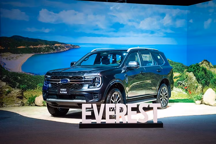 Ford Everest: 1.089 xe ﻿Mẫu SUV 7 chỗ của Ford đạt doanh số bán 1.089 xe bán ra trong tháng 7/2025, giảm 33 xe so với tháng trước đó. Kết quả này, nâng doanh số Everest sau 7 tháng đã qua của năm 2025 lên mức 6.223 xe. Đây cũng là đại diện duy nhất của phân khúc xe SUV 7 chỗ góp mặt trong top xe bán chạy nhất tháng.