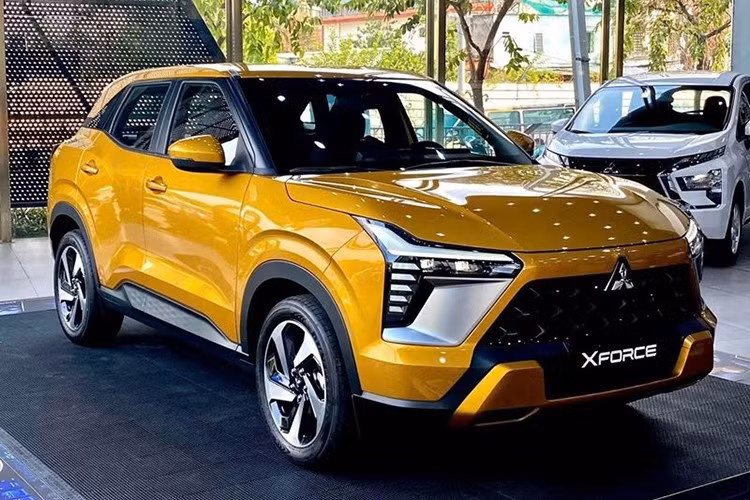 Mitsubishi Xforce: 1.185 xe Cùng với Xpander, Mitsubishi Xforce cũng góp mặt trong top xe bán chạy, tuy nhiên so với tháng tháng trước đó lượng xe Xforce bán ra trong tháng 7/2025 chỉ đạt 1.185 xe, giảm 246 xe so với tháng trước đó. Kiểu dáng nhỏ gọn, thời trang đi kèm hàng loạt công nghệ tính năng cùng mức giá dễ tiếp cận là yếu tố giúp Xforce tạo được sức hút với khách hàng.