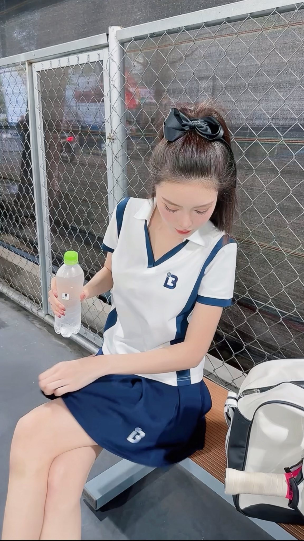 Nụ cười tươi tắn, mái tóc buộc cao gọn gàng cùng thần thái tự tin đã cho thấy một Lilly Luta đầy sức sống và đam mê thể thao.