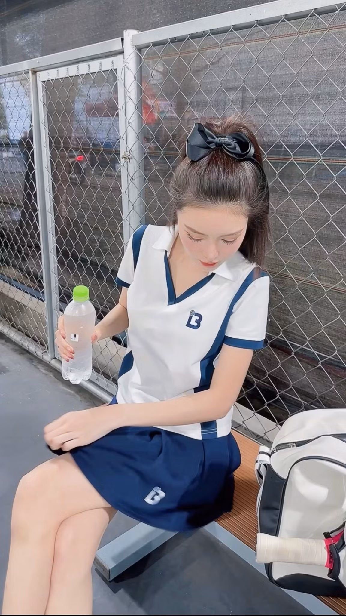 Nụ cười tươi tắn, mái tóc buộc cao gọn gàng cùng thần thái tự tin đã cho thấy một Lilly Luta đầy sức sống và đam mê thể thao.