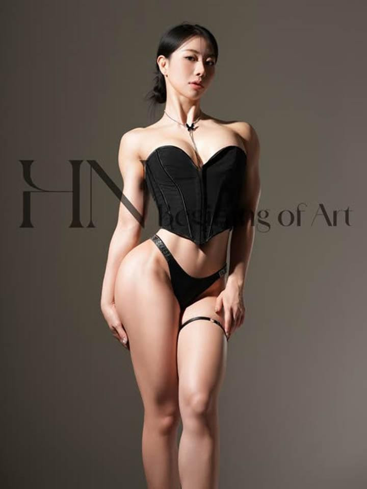 Có thể thấy Janie Park sở hữu nhan sắc và vóc dáng đạt đến tỷ lệ vàng, đủ sức "thiêu đốt" mọi ánh nhìn ngay từ giây đầu tiên chạm mắt.