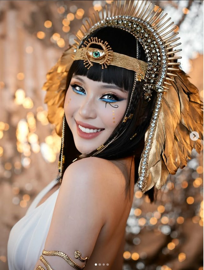 Quỳnh Thi (tên thật Nguyễn Thiên Quỳnh Thi, SN 1998, TPHCM) là người mẫu ảnh tự do, nhà sáng tạo nội dung về mảng thời trang, làm đẹp trên nền tảng mạng xã hội.