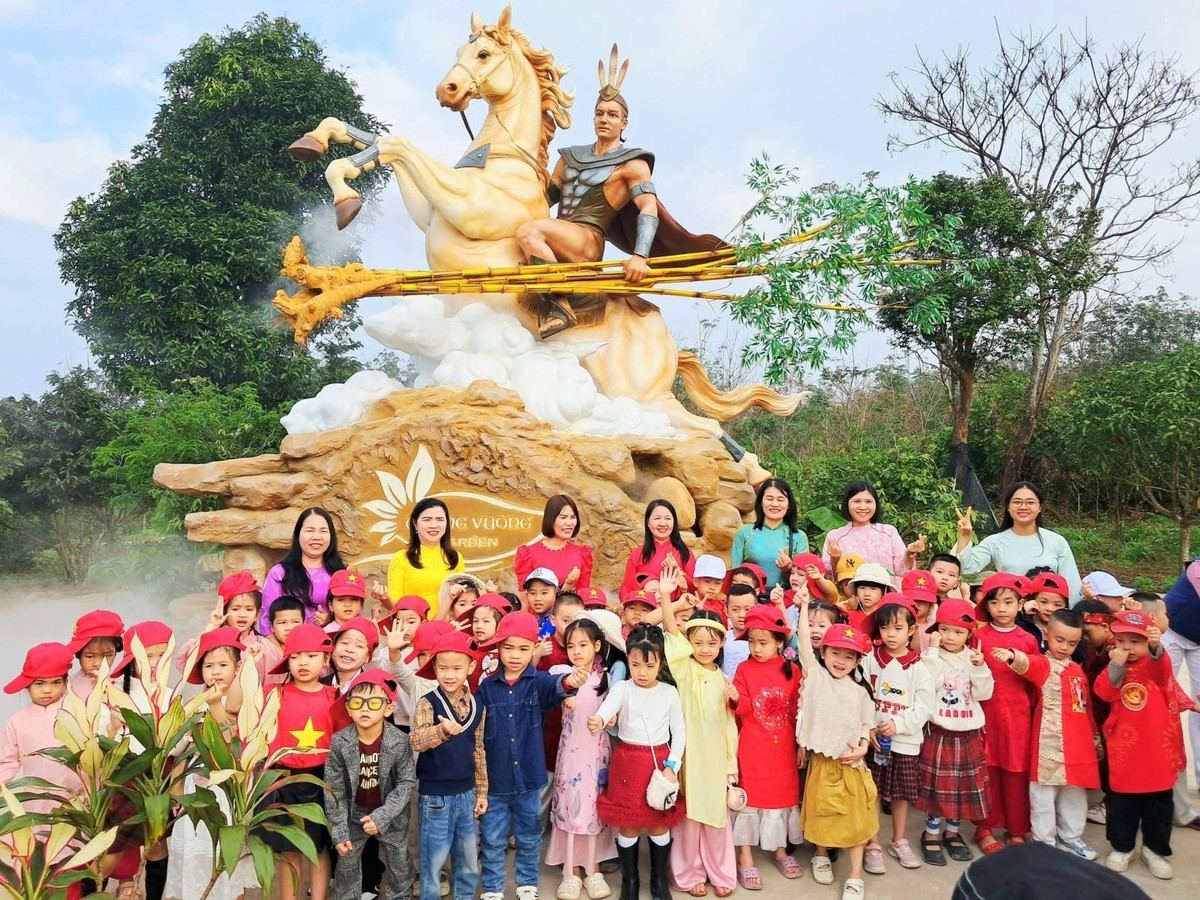 Nhiều du khách nhận xét rằng chỉ cần đứng trước tác phẩm đã có cảm giác như đang bước vào một trang sử thi sống động. Chính sự kết hợp giữa mỹ thuật, ánh sáng và không gian trải nghiệm đã giúp công trình nhanh chóng trở thành điểm đến nổi bật trong những ngày đầu năm.