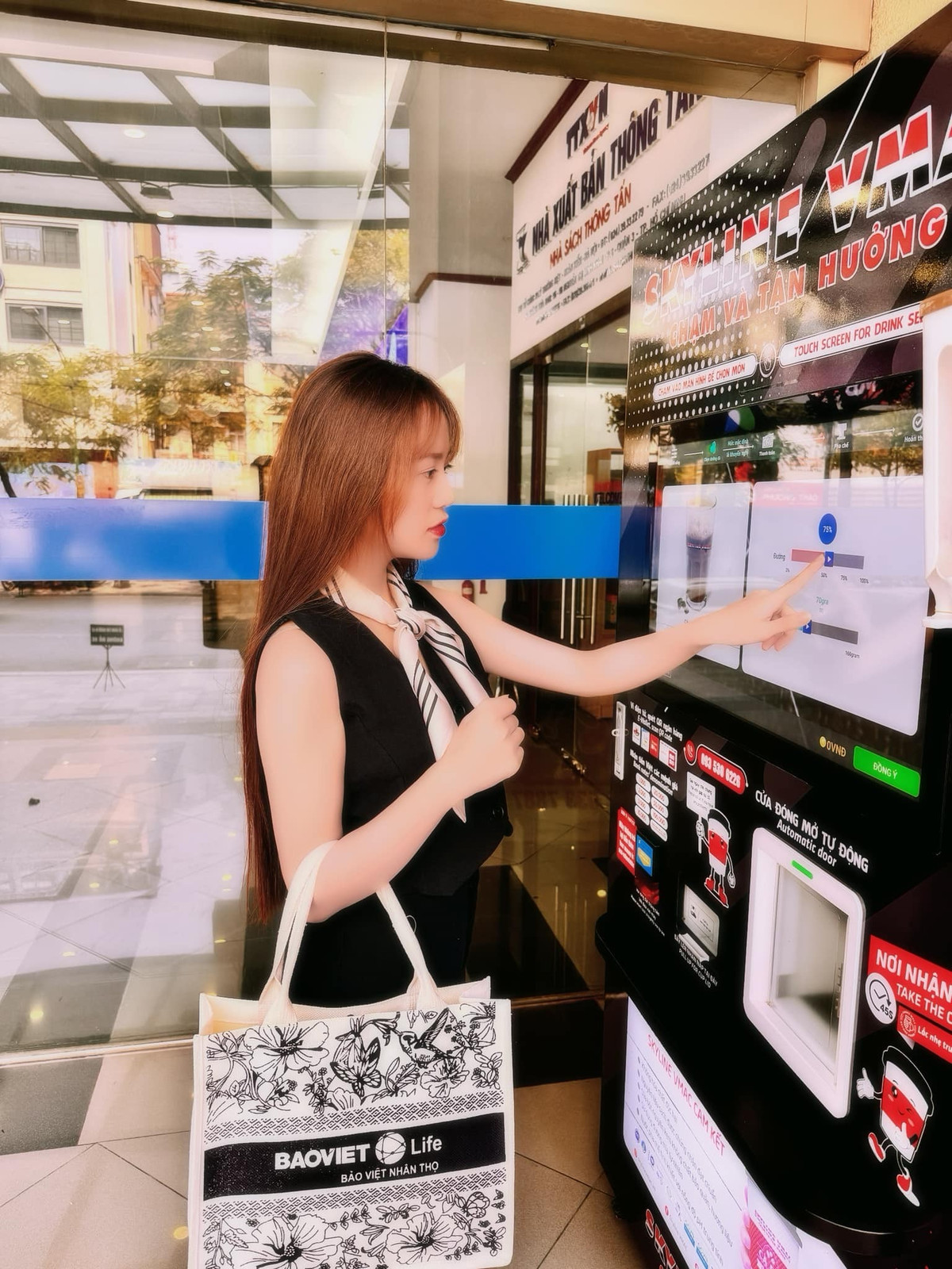 Không chỉ dừng lại ở trang phục, nhan sắc và thần thái của Mai Linh Zuto trong khoảnh khắc này cũng được nhận xét là "thăng hạng" một cách đáng kinh ngạc.