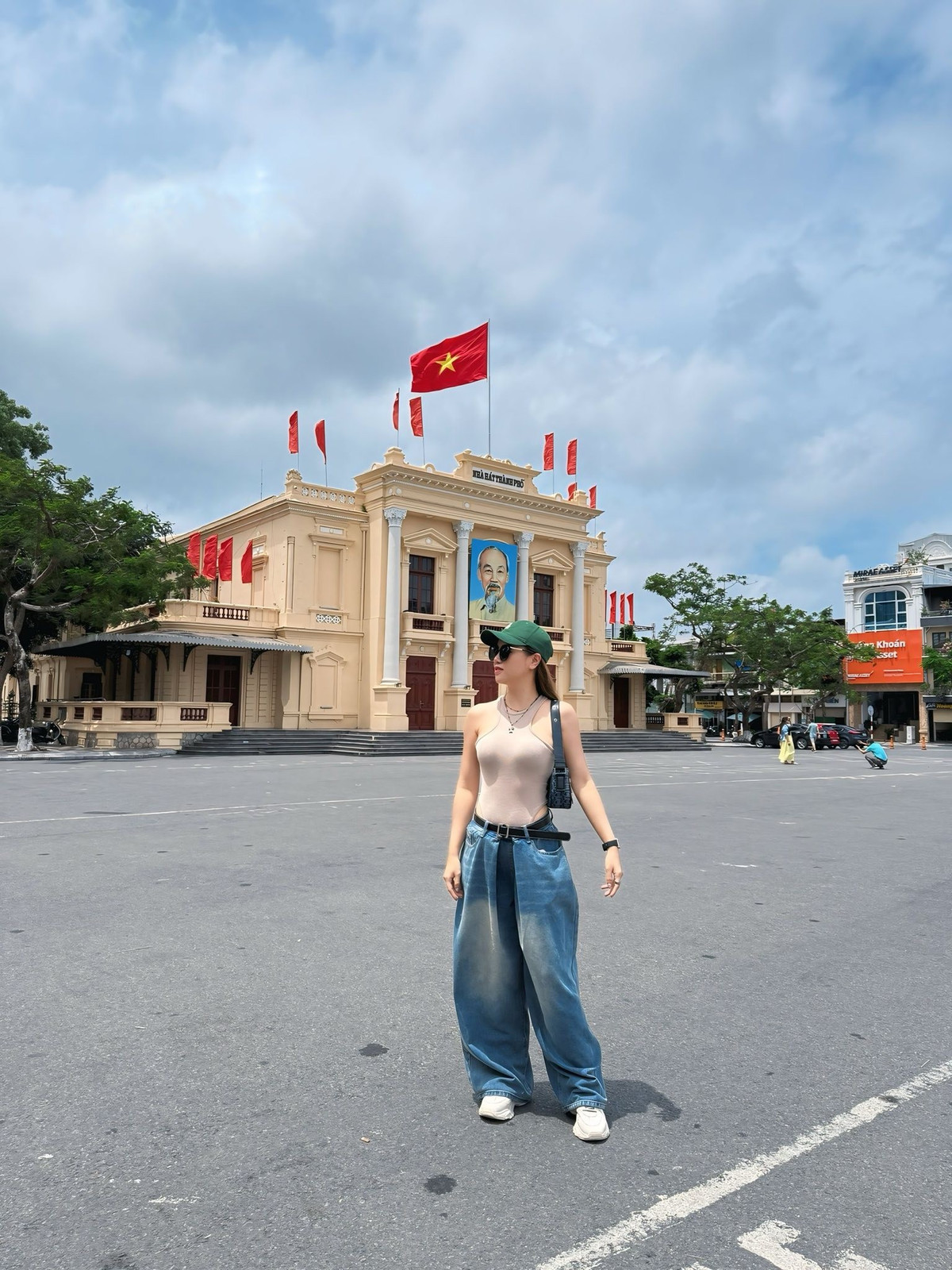 Điều đáng nói là sự gợi cảm này của Mai Linh Zuto không hề mang cảm giác phô trương hay phản cảm, mà được thể hiện một cách rất tinh tế.