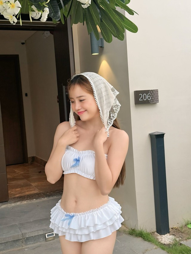 Khoảnh khắc gợi cảm của Mai Linh Zuto ngay lập tức nhận được sự chú ý đặc biệt từ cả những người hâm mộ cũ lẫn những người mới biết đến cô.