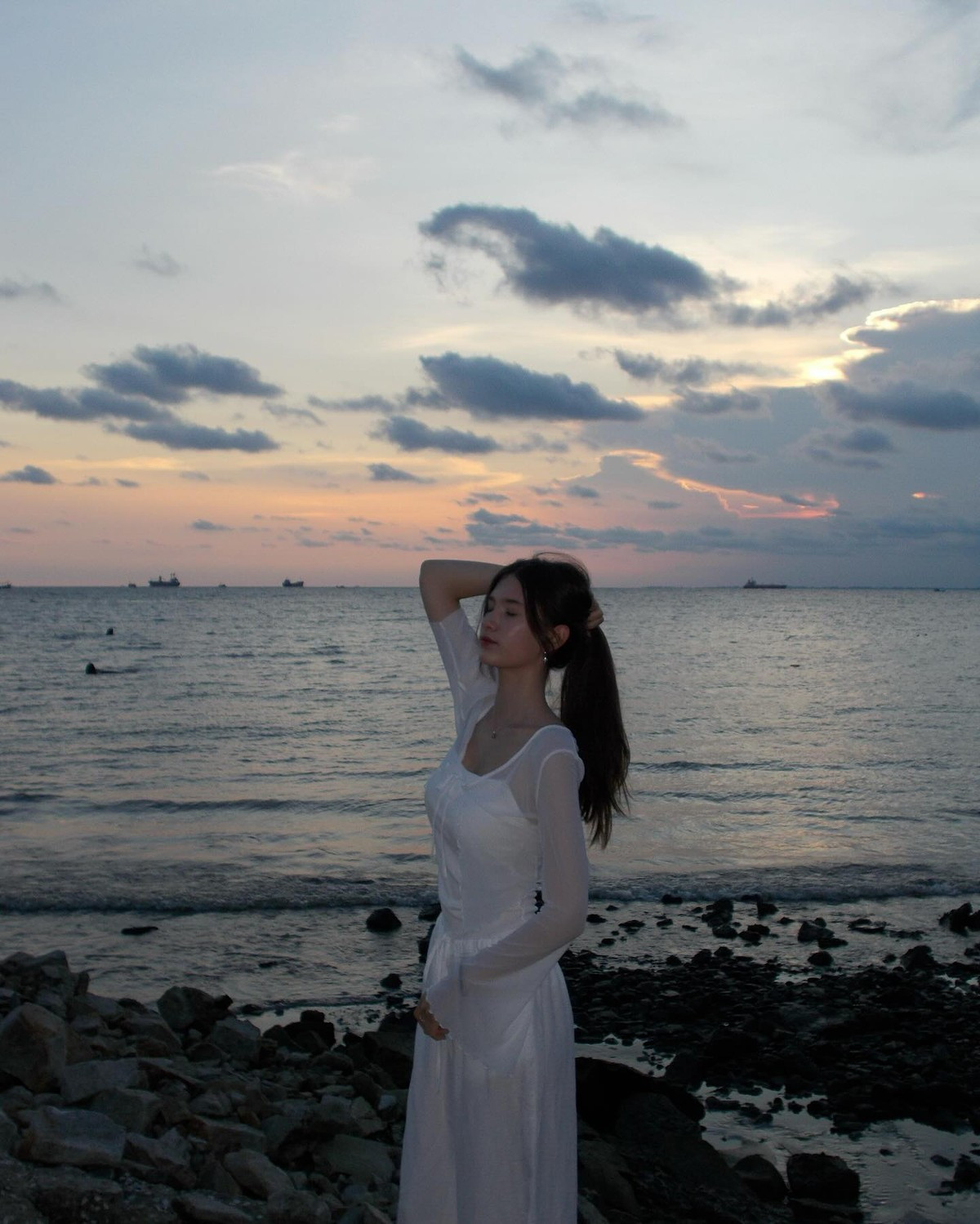 Trên mạng xã hội, Thanh Giang gây ấn tượng với phong cách thời trang trẻ trung, năng động, đôi khi phá cách nhưng vẫn giữ được sự tinh tế.