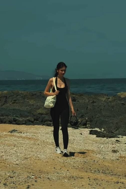 Đặng Thanh Giang sinh năm 2007, là con út trong gia đình mang hai dòng máu Việt – Nga. Cô được sinh ra tại Nga nhưng hiện đang sinh sống và học tập tại Vũng Tàu, Việt Nam.