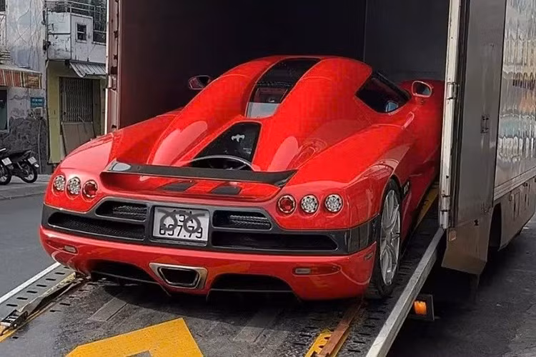 Siêu phẩm Koenigsegg CCX độc nhất vô nhị tại Việt Nam của doanh nhân Hải Phòng được trang bị khối động cơ V8, siêu nạp, dung tích 4,7 lít, sản sinh công suất tối đa 800 mã lực.