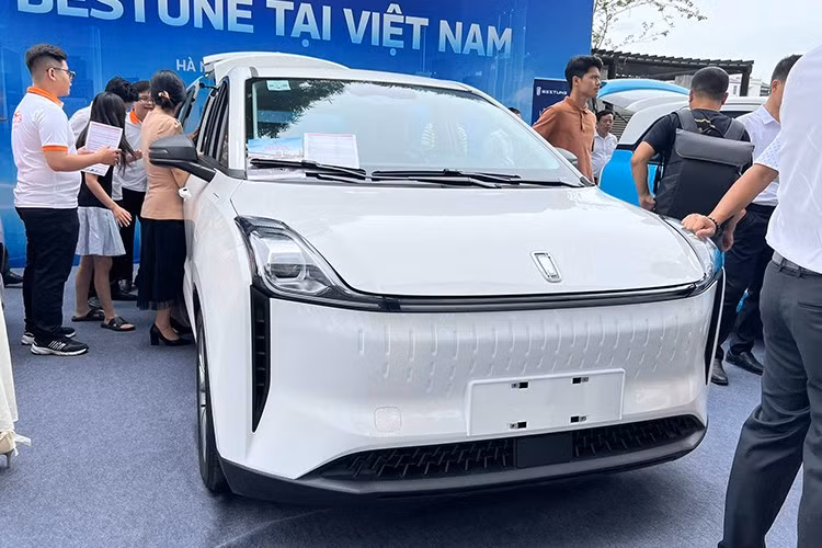 Tại thị trường Việt Nam, Bestune NAT sở hữu lợi thế về mặt giá bán. Tuy nhiên, mẫu xe này lại phải đối mặt với những trở ngại như thương hiệu lạ lẫm, chất lượng chưa được kiểm chứng và không có hạ tầng trạm sạc công cộng phủ rộng.