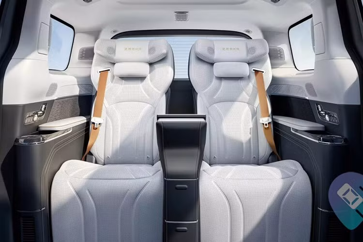 Phiên bản cao cấp nhất của Zeekr 9X sử dụng hệ thống hỗ trợ lái G-Pilot H9, đạt tiêu chuẩn tự lái cấp độ 3, nhờ 5 cảm biến LiDAR 520-line và 2 chip Nvidia Drive Thor với tổng hiệu suất tính toán đạt 1.400 TOPS. Phiên bản tiêu chuẩn dùng hệ thống G-Pilot H7 với một chip duy nhất, cho hiệu suất 700 TOPS.