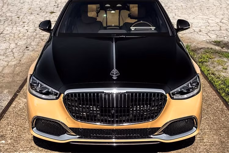 Kết hợp cùng hộp số tự động 9 cấp 9G-Tronic, mẫu sedan nặng hơn 2,3 tấn có khả năng tăng tốc từ 0 lên 100 km/h trong 4,5 giây, trước khi đạt vận tốc tối đa giới hạn ở 250 km/h.